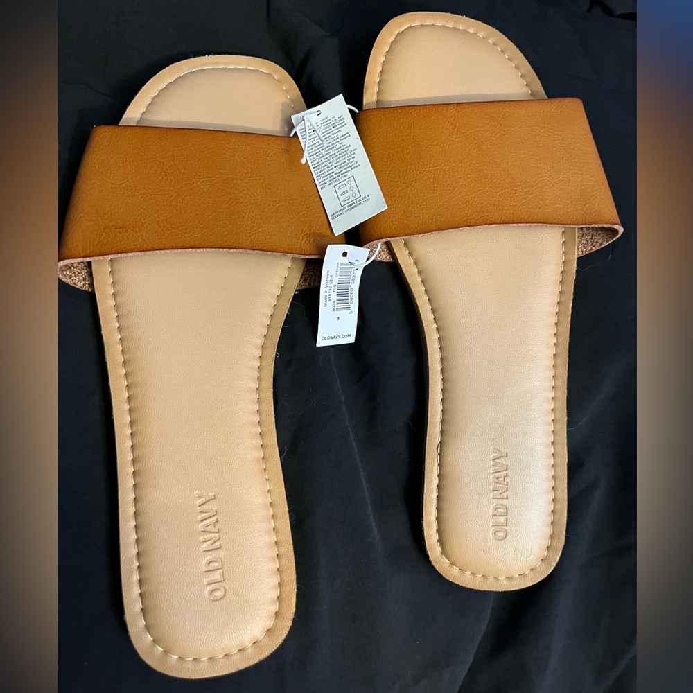 Size9 ladies tan flats NWT